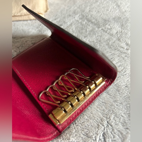 Louis Vuitton 6 Key Holder - Picture 5 of 16